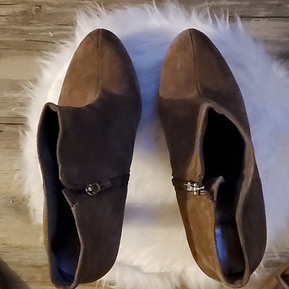 Shoes - Picture 5 of 7